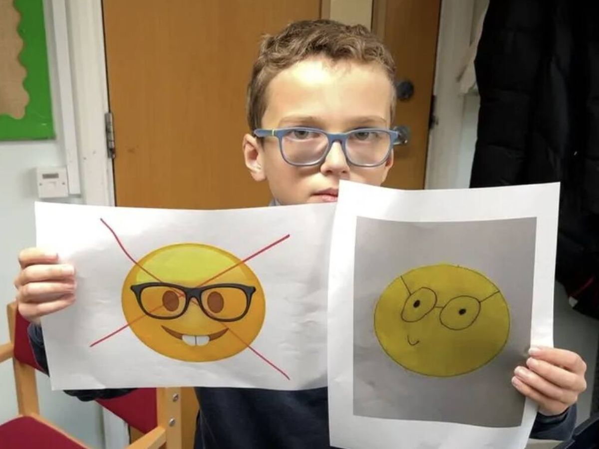 Foto: Teddy, con el emoji de 'nerd' antiguo y su nuevo diseño (BBC)