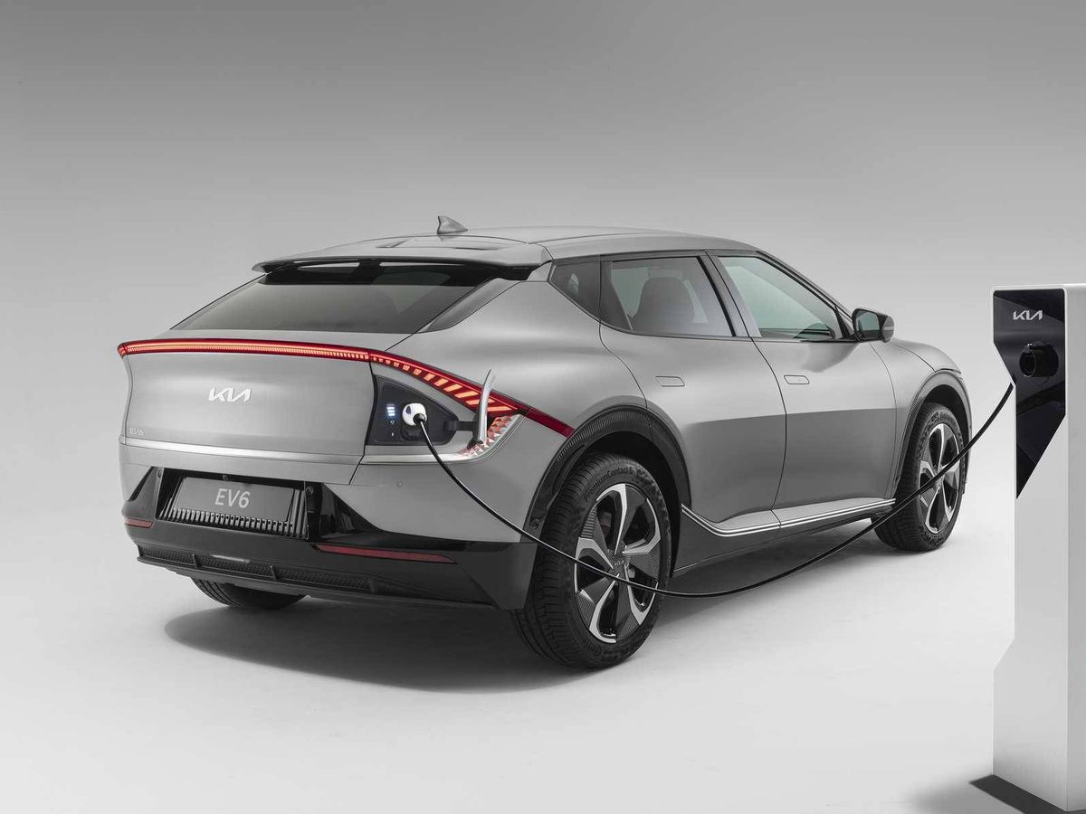 Foto: Con el EV6, Kia estrena una nueva familia de vehículos solo eléctricos con tecnología de 800 voltios. 