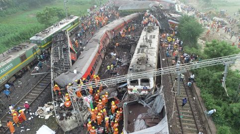 Suben a 288 los muertos y 900 los heridos en un choque entre trenes en el este de India