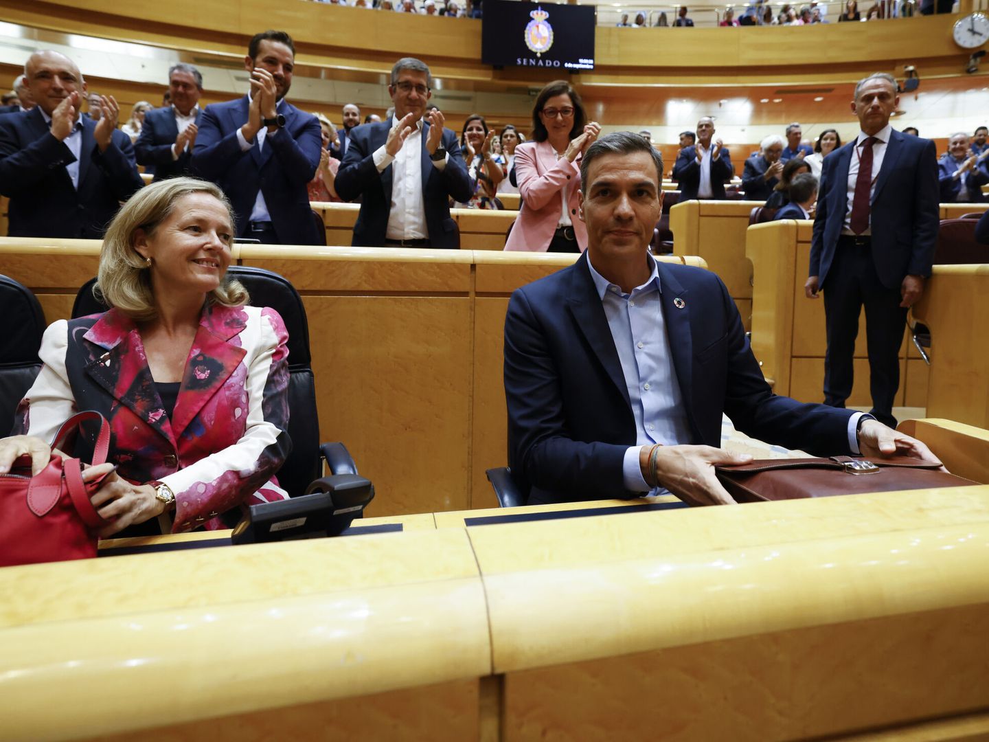 El presidente del Gobierno, Pedro Sánchez, junto a la vicepresidenta Nadia Calviño. (EFE/Juanjo Martín)