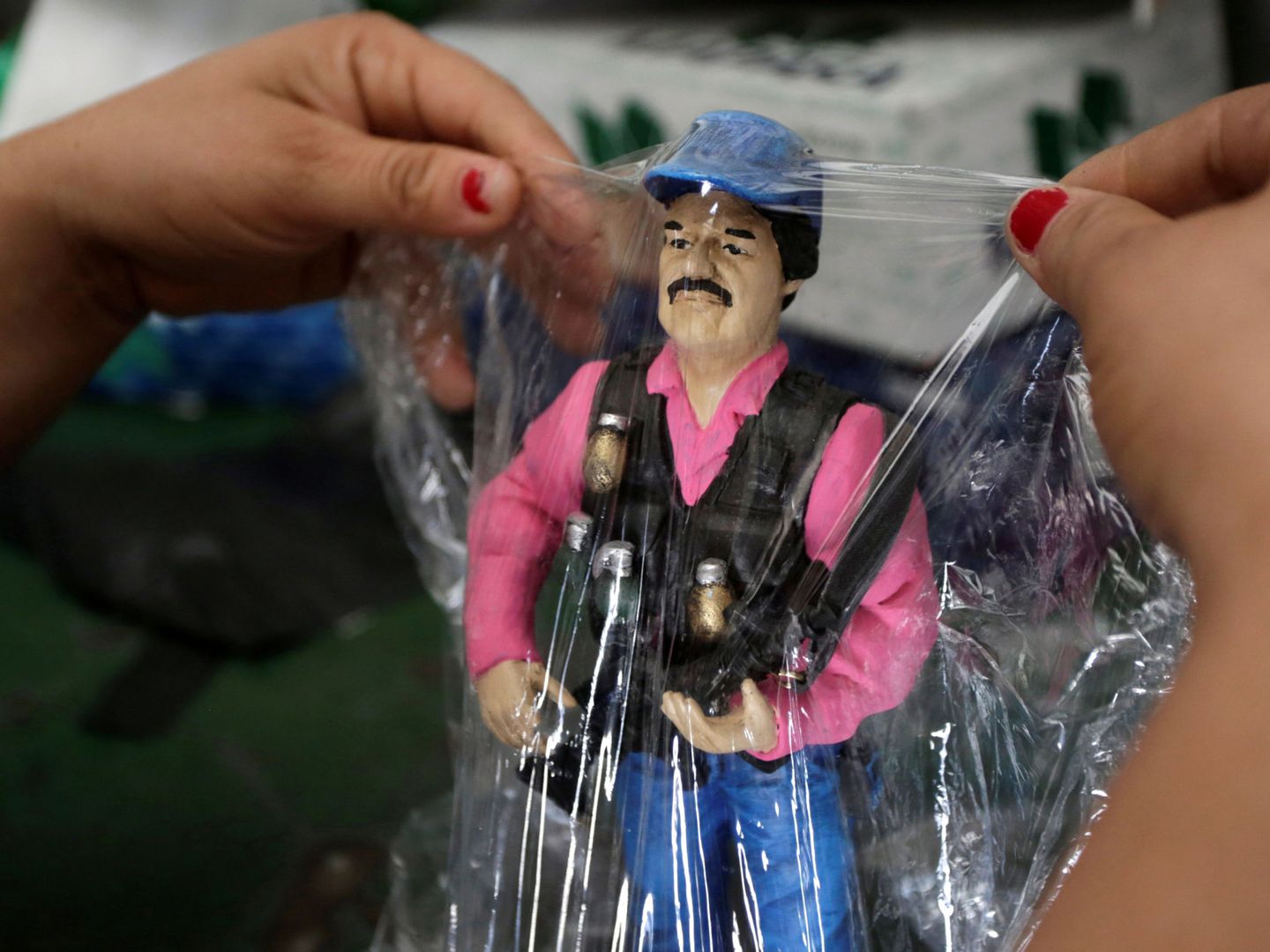 Una figurita de 'El Chapo', en una tienda de souvenir en Culiacán, México. (Reuters)