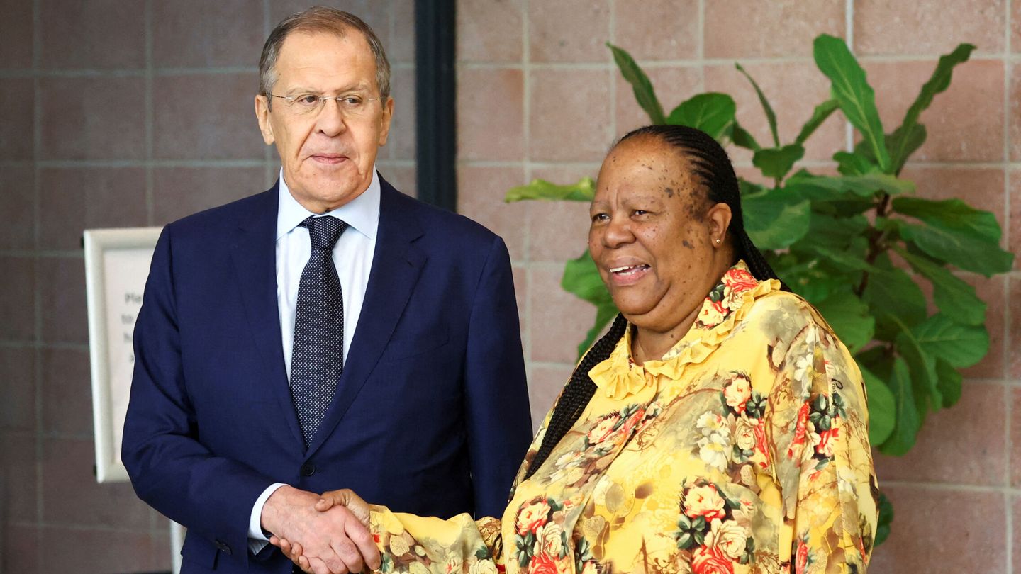 South Africa's Foreign Minister Naledi Pandor shakes hands with Russia's Foreign Minister Sergei Lavrov, ahead of their bilateral meeting in Pretoria, South Africa, January 23, 2023. REUTERS Siphiwe Sibeko 