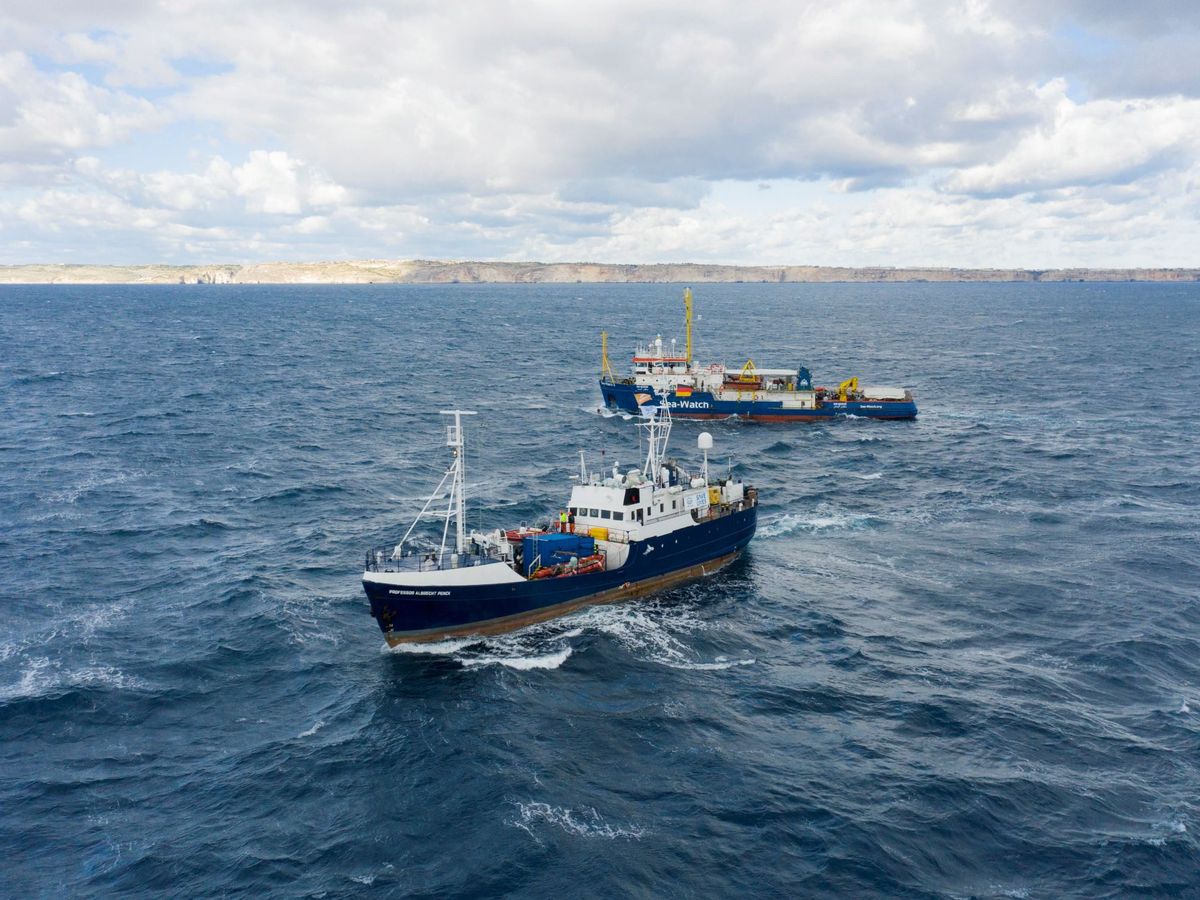 Foto:  Fotografía realizada con un dron cedida por la ONG Sea-Eye, en el mar Mediterráneo. 