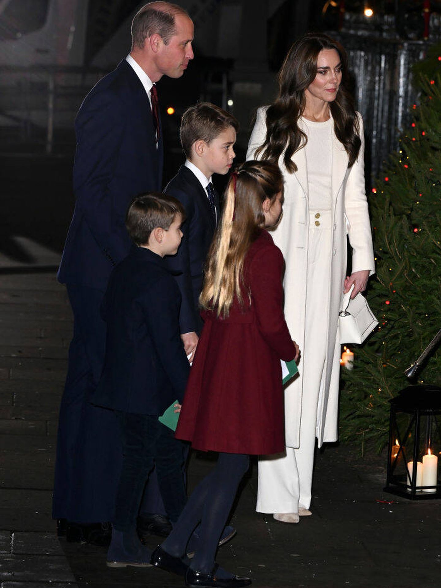 Kate, con su marido y sus hijos llegando a la abadía de Westminster. (Getty)
