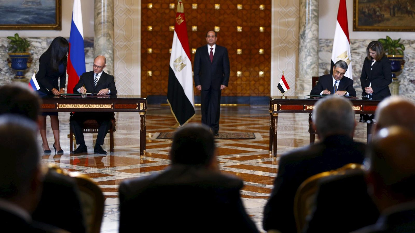 Foto: El general Al Sisi durante la firma del acuerdo entre la compañía Rosatom y el Gobierno egipcio, en Cairo, el 19 de noviembre de 2015. (Reuters)
