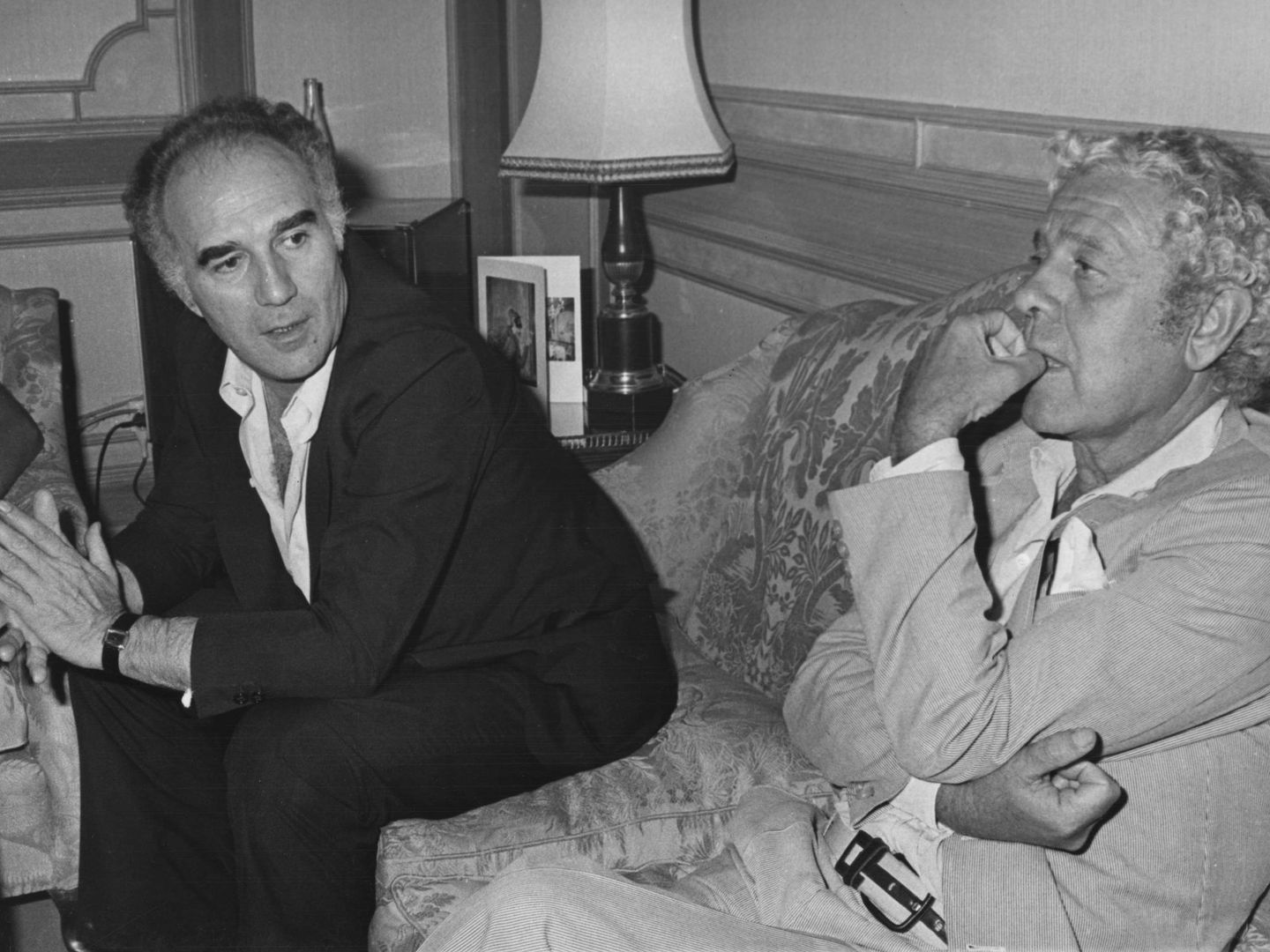 Michel Piccoli y Luis García Berlanga en 1975. (Getty)