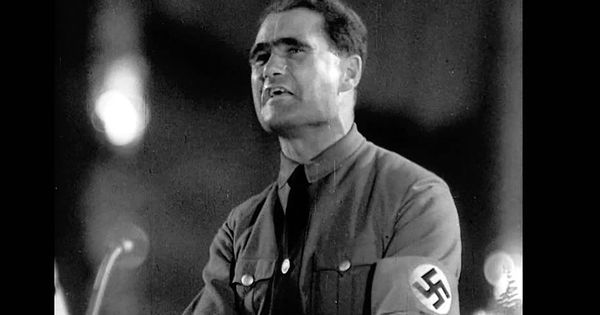 Foto: Rudolf Hess, durante un discurso del partido nazi en 1940. (CC)