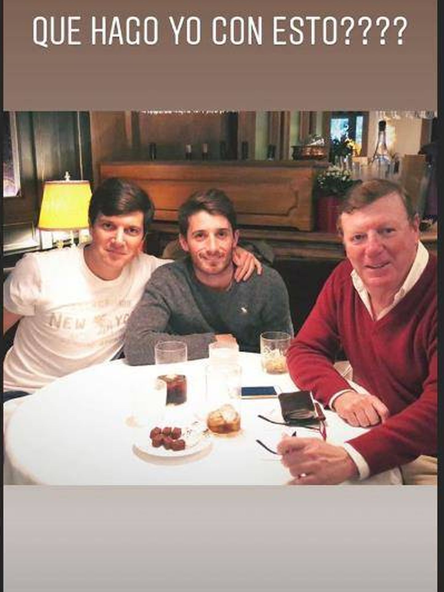César, junto a sus dos hijos varones. (Instagram)