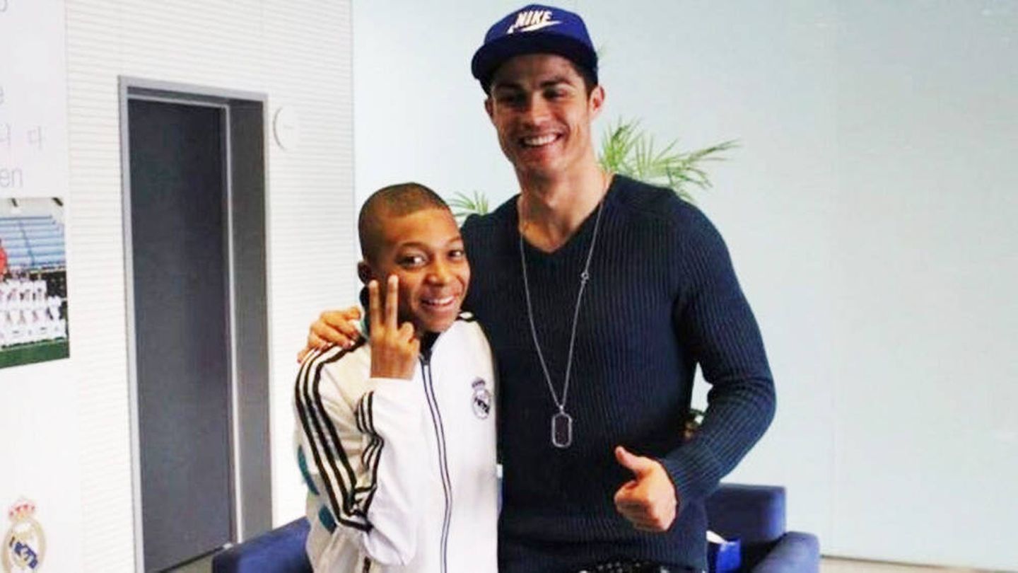 Mbappé de niño con Cristiano Ronaldo en su visita a Madrid. (Redes sociales)