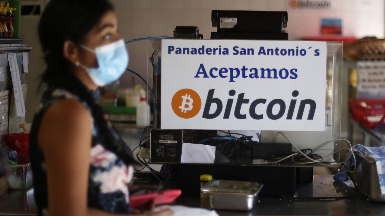 Foto: Una panadería que acepta pagos en bitcoins, en Santa Tecla (El Salvador). (EFE/Rodrigo Sura)