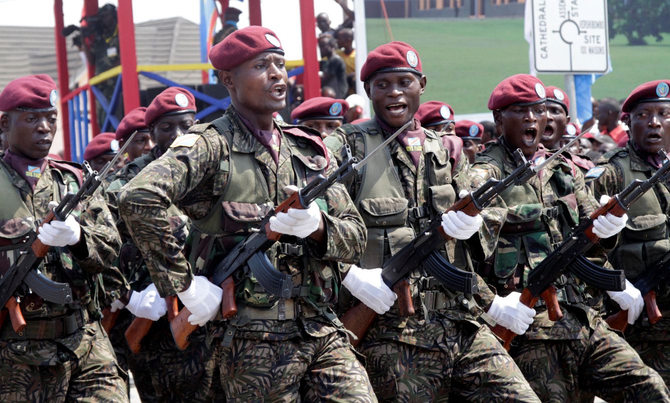 Soldados congoleños durante las celebraciones de independencia del país en Kindu, el 30 de junio de 2016. (Reuters)