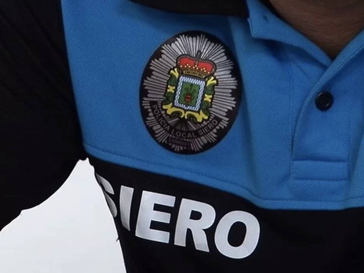 Foto: Imagen de un policía local del municipio asturiano de Siero. (Radio Televisión del Principado de Asturias)
