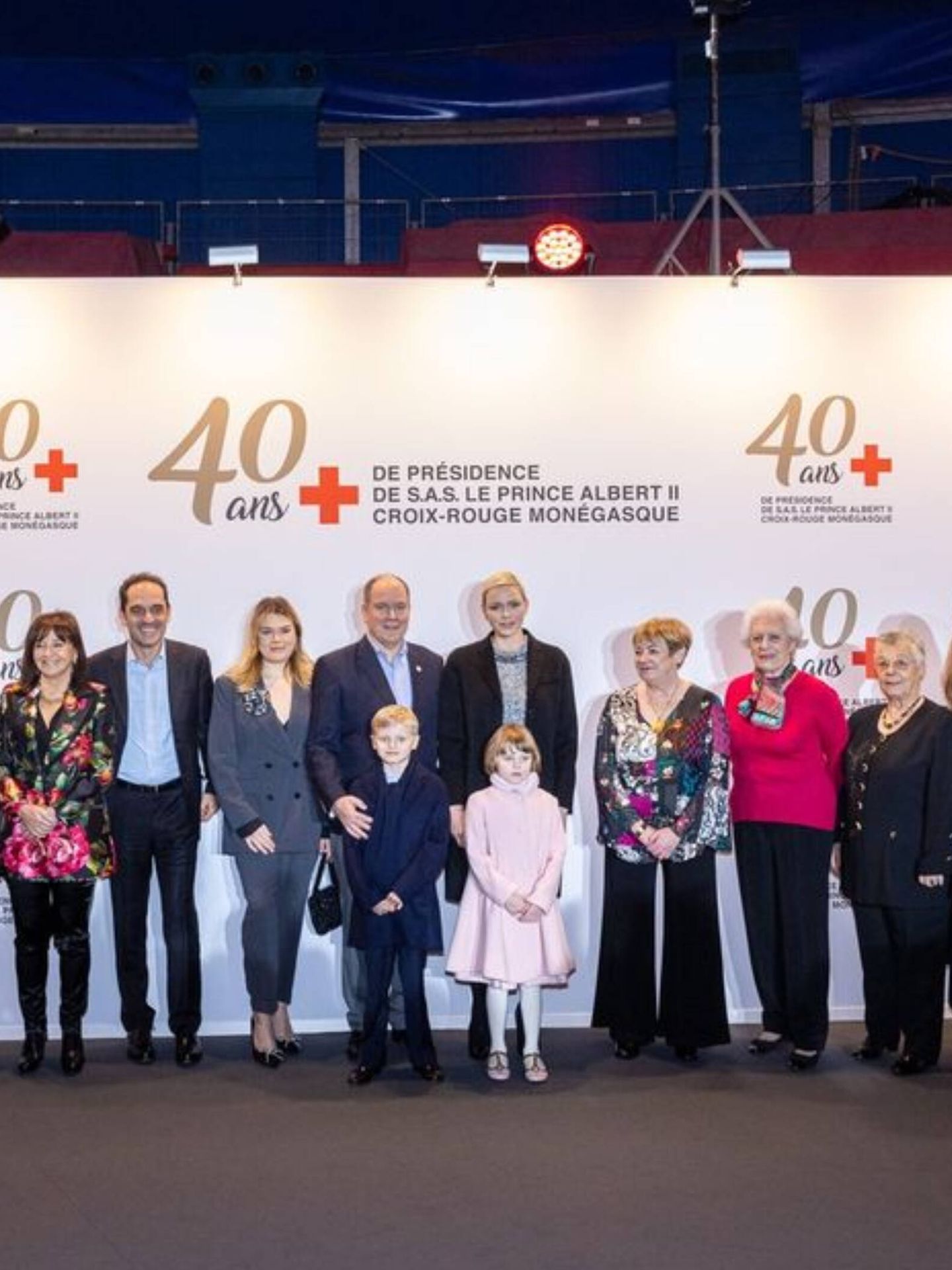 Foto de familia con Camille Gottlieb, hija de la princesa Estefanía de Mónaco. (Cruz Roja monegasca)