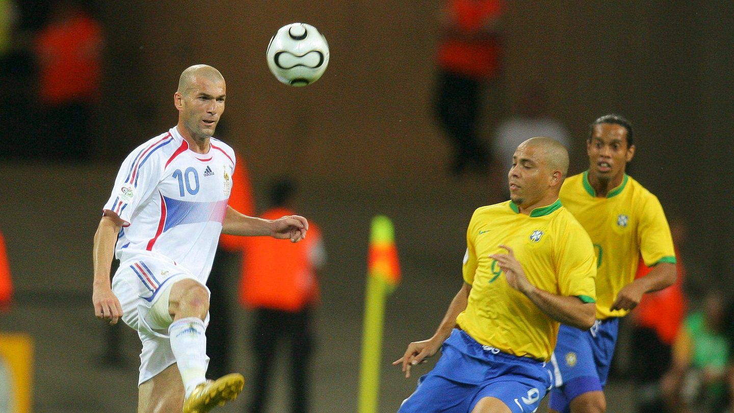 Ronaldo Nazario, junto a Zidane en los cuartos de final del Mundial de 2006. (EFE)