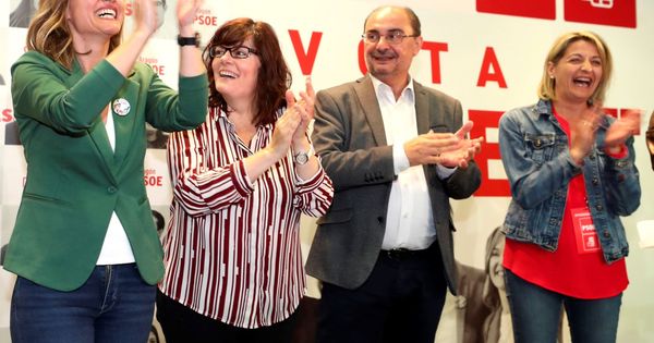 Foto: Javier Lambán (2ºd), candidato a presidente del gobierno de Aragón, Pilar Alegría, (i) candidata a la alcaldía de Zaragoza, e Isabel Garcia (2ªi), candidata a las elecciones europeas. (EFE)