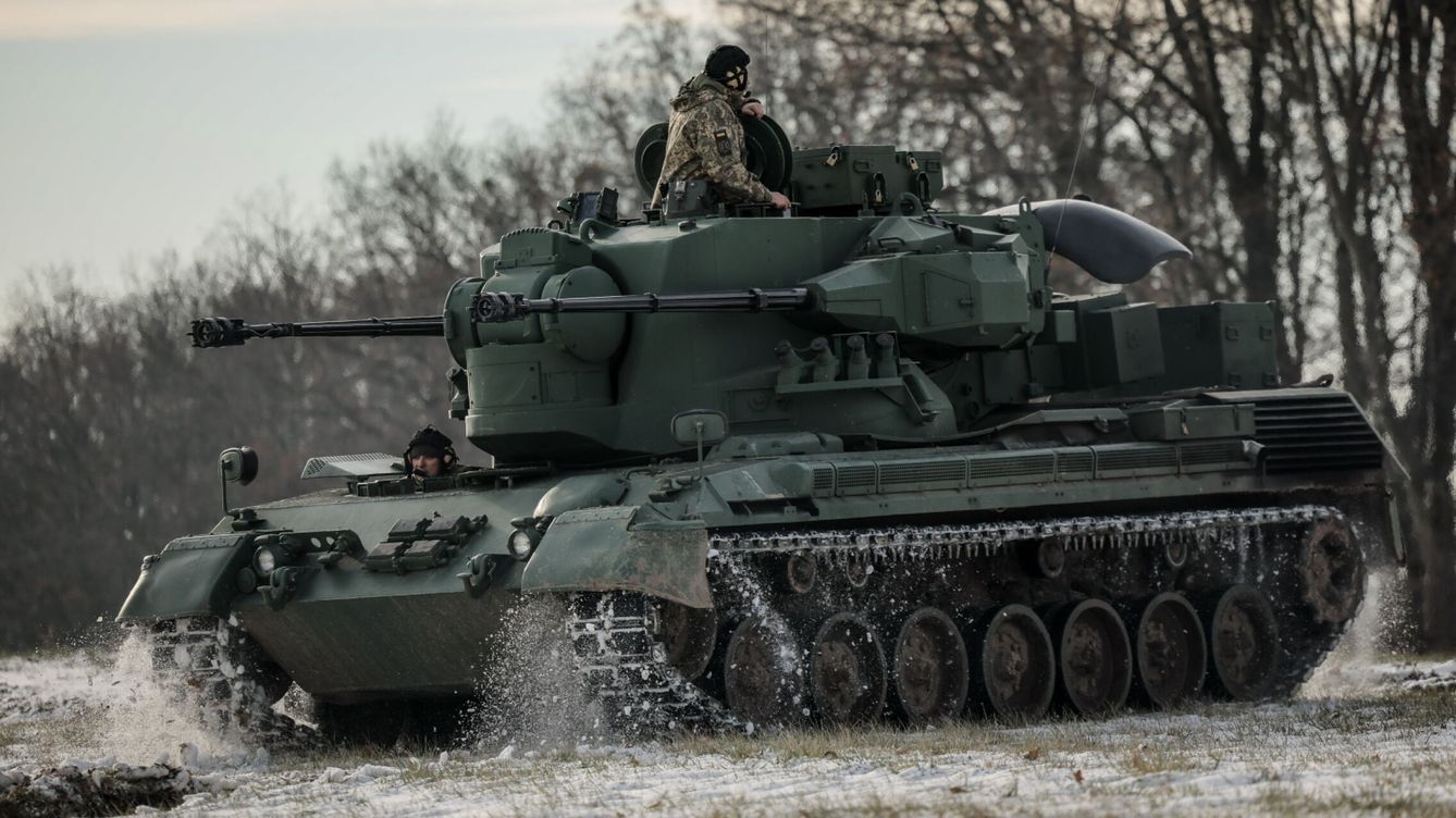Foto: Un tanque de Ucrania en Kiev. (EFE/Oleg Petrasyuk)
