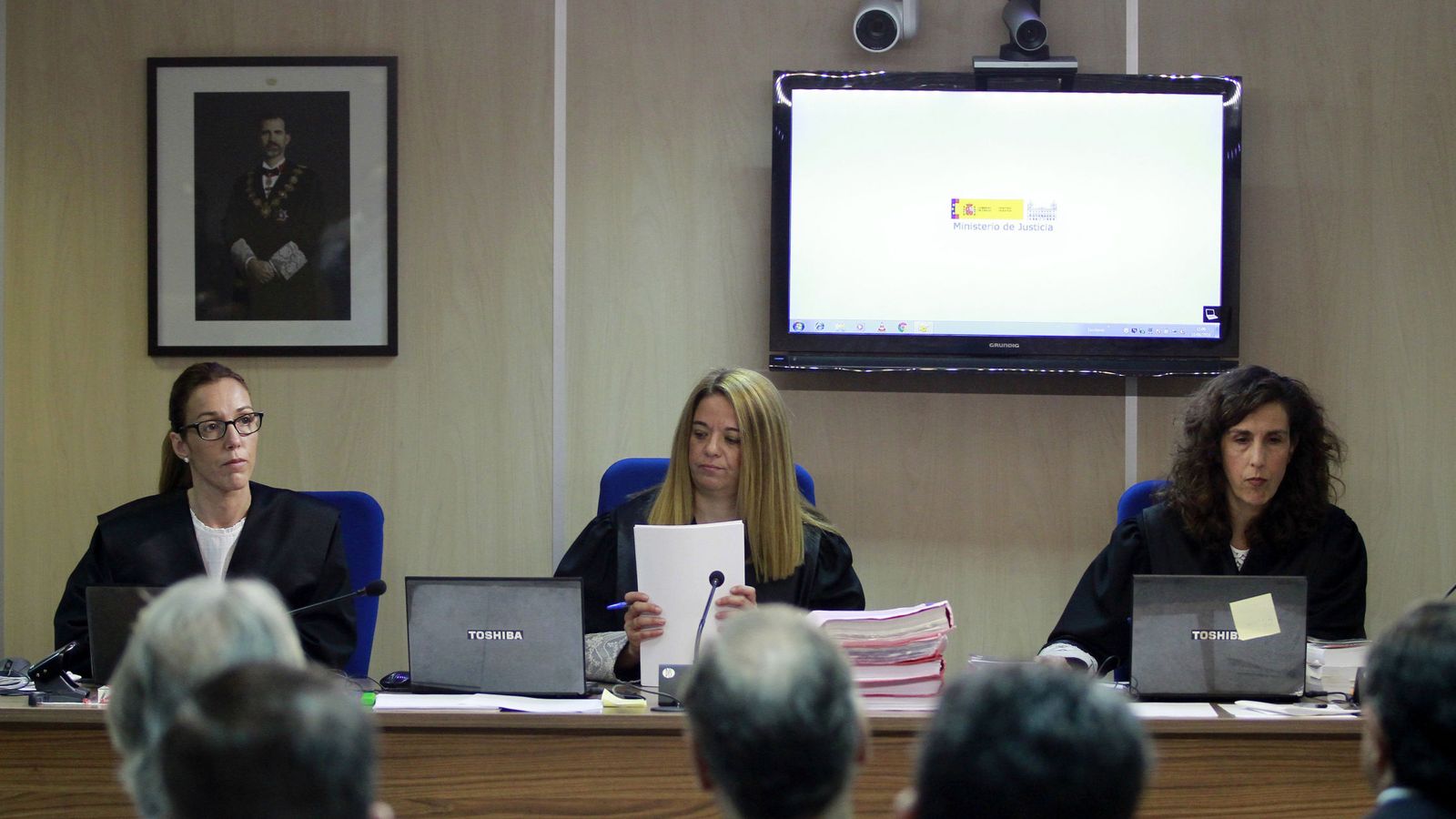 Foto: Las magistradas Rocío Martín, Samantha Romero y Eleonor Moya, durante la presentación de las conclusiones del juicio del caso Nóos. (EFE)