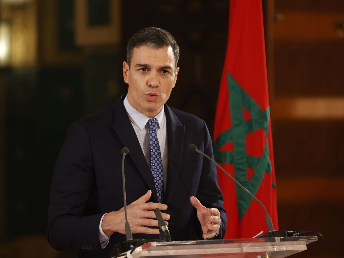 Foto: El presidente del Gobierno español, Pedro Sánchez, durante la rueda de prensa ofrecida este jueves en Rabat. (EFE/Mariscal)
