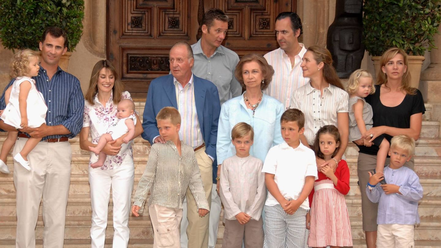 El último posado completo de la antigua familia real. (Getty/Carlos Álvarez)