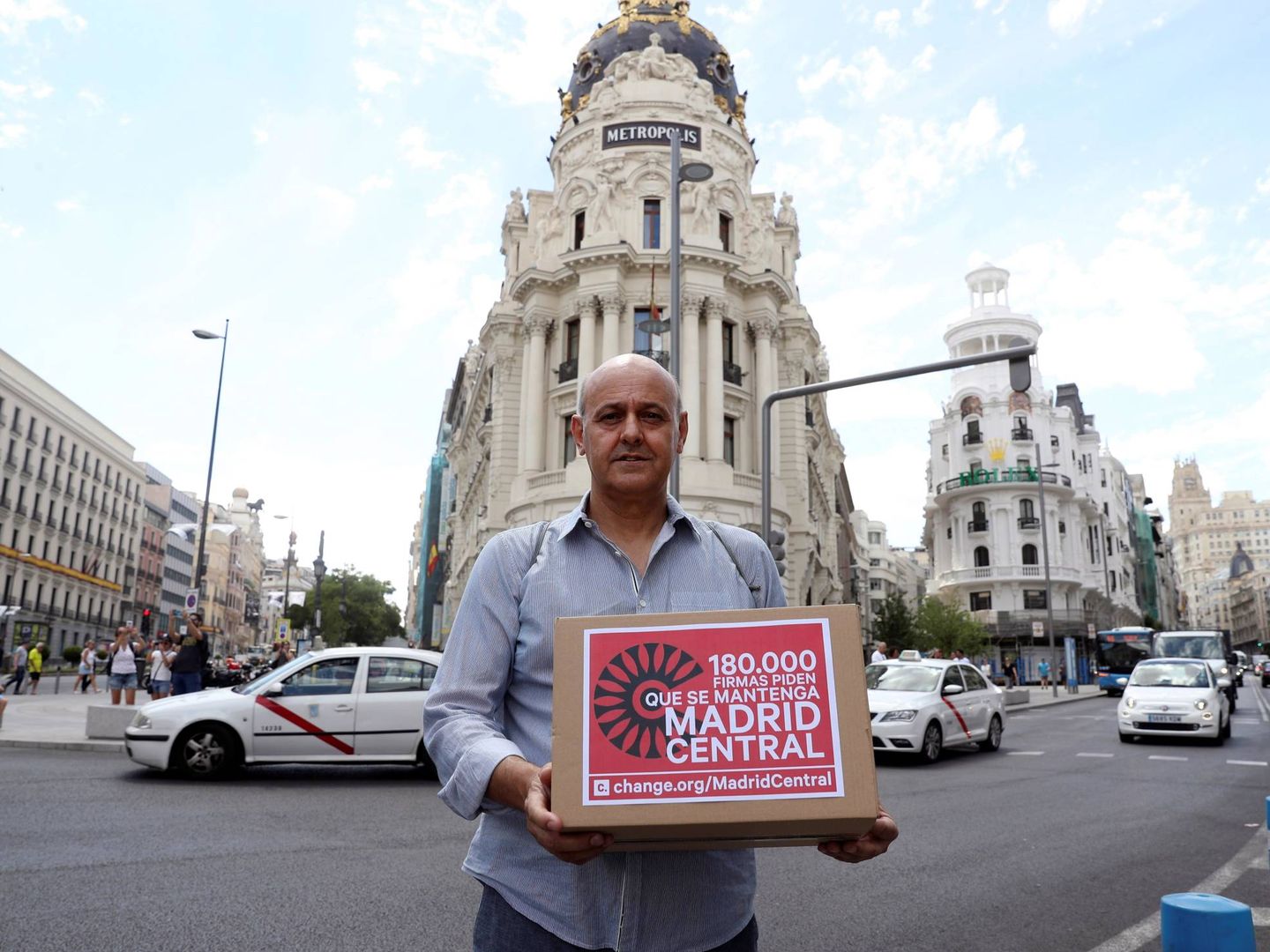 Justo Sáez reunió 180.000 firmas a favor de mantener Madrid Central. (EFE)