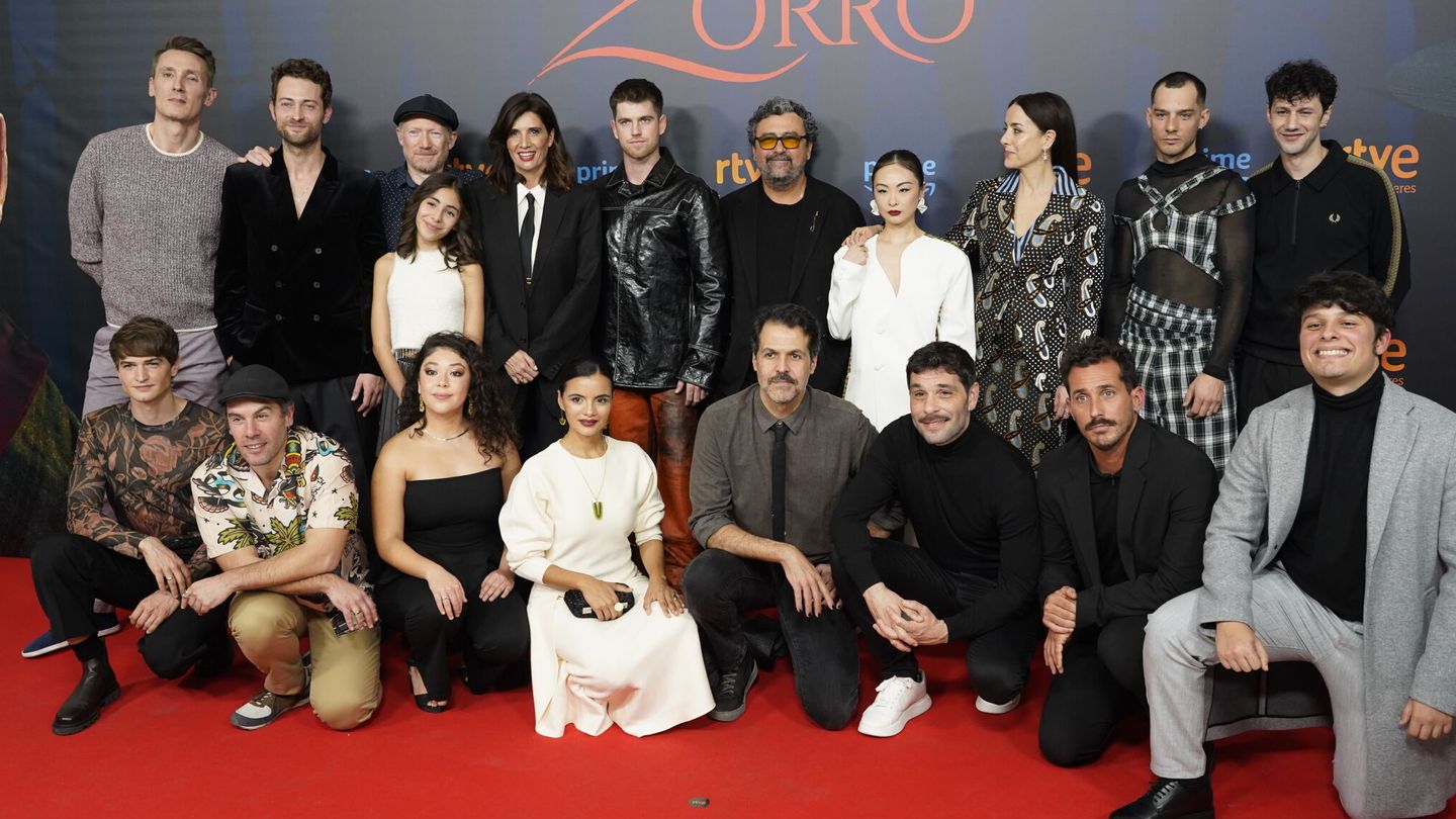 El elenco de la serie 'Zorro' asiste al estreno este pasado 23 de enero. (Europa Press/Ángel Díaz Briñas)