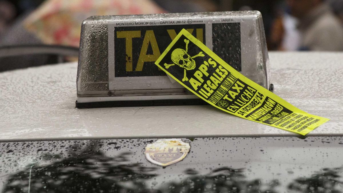 Los taxistas unen fuerzas contra Uber: preparan su propia 'app' para sobrevivir