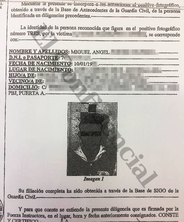 Foto:  Ficha policial de uno de los acusados extraída del sumario. (EC)