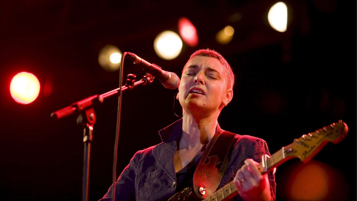 "Dios es mujer": Sinéad O’Connor, la cantante que aspiró a ser "feliz en su locura"