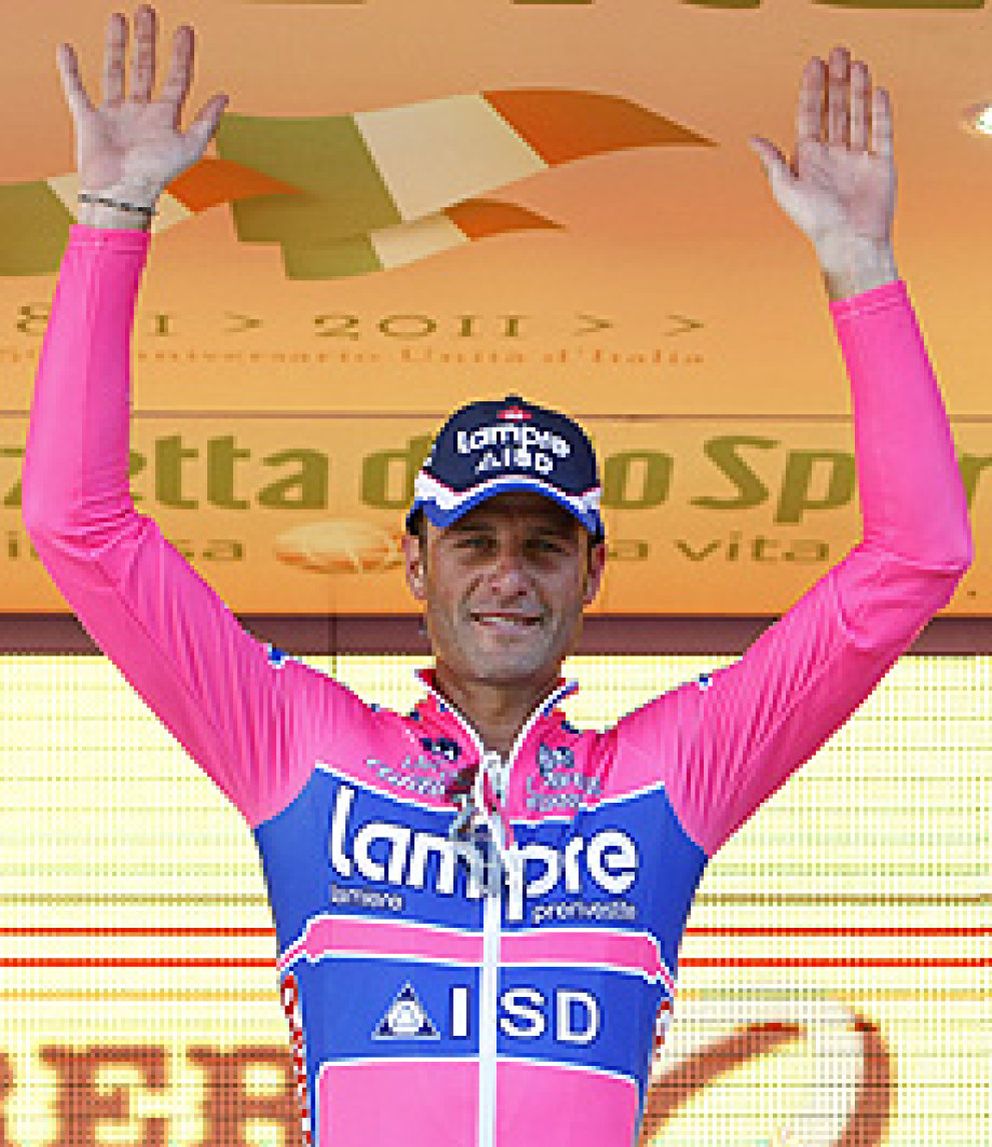 Foto: Petacchi gana el primer esprint, Cavendish nueva 'maglia' rosa
