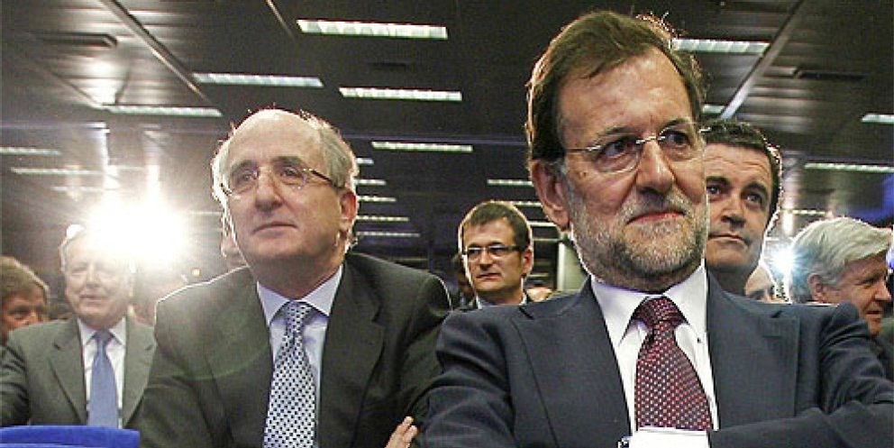 Foto: Grandes empresarios hacen cola para que Rajoy los reciba en su despacho de Génova