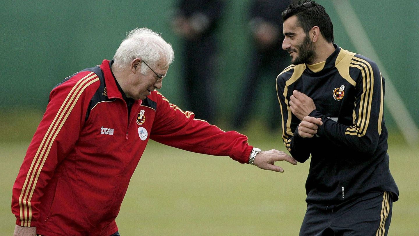 Luis Aragonés y Güiza, durante la concentración de la Eurocopa 2008. (Efe)