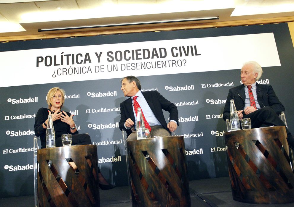 Foto: La líder de UPyD, Rosa Díez (i), el periodista Antonio Casado (c), y el dramaturgo Albert Boadella (d) (E. Villarino)