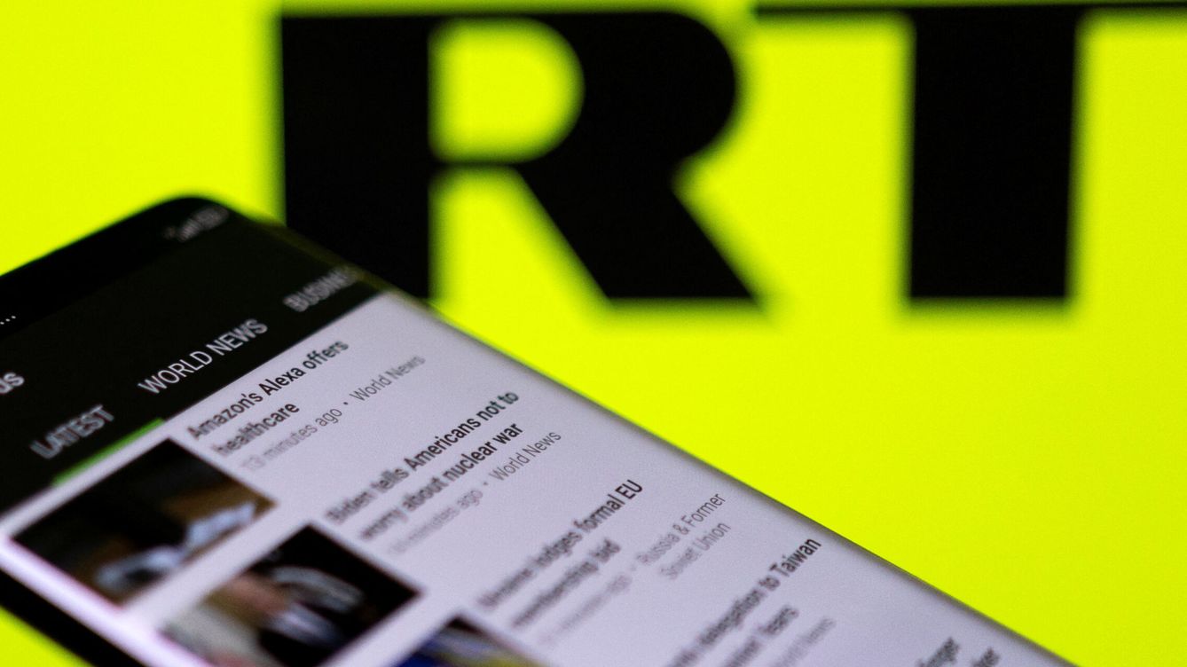 Google se suma a Facebook y bloquea los canales rusos de RT y Sputnik en Europa