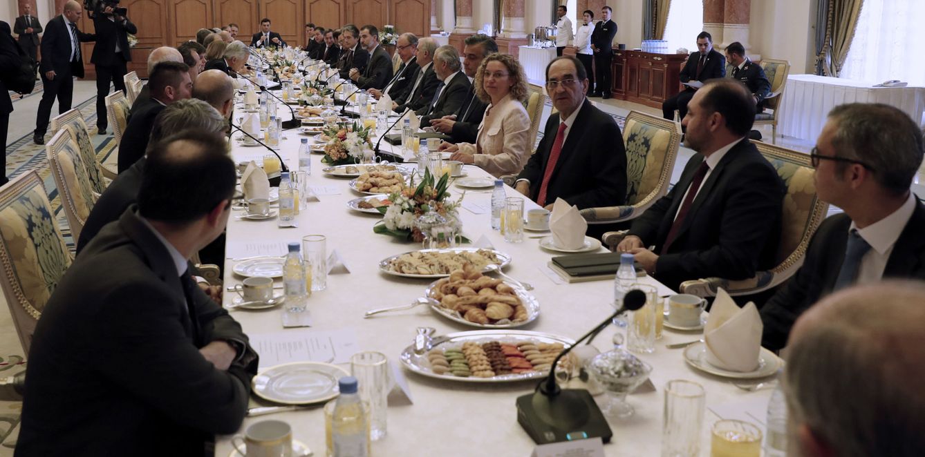 El rey Felipe VI se reúne con una treintena de directivos de empresas españolas en Arabia Saudí. (EFE)