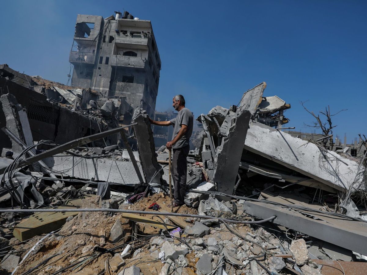 Foto: Ruinas tras los ataques en la frontera de Gaza. (EFE/Mohammed Saber)