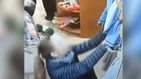 Vídeo de una pareja robando ropa en una tienda
