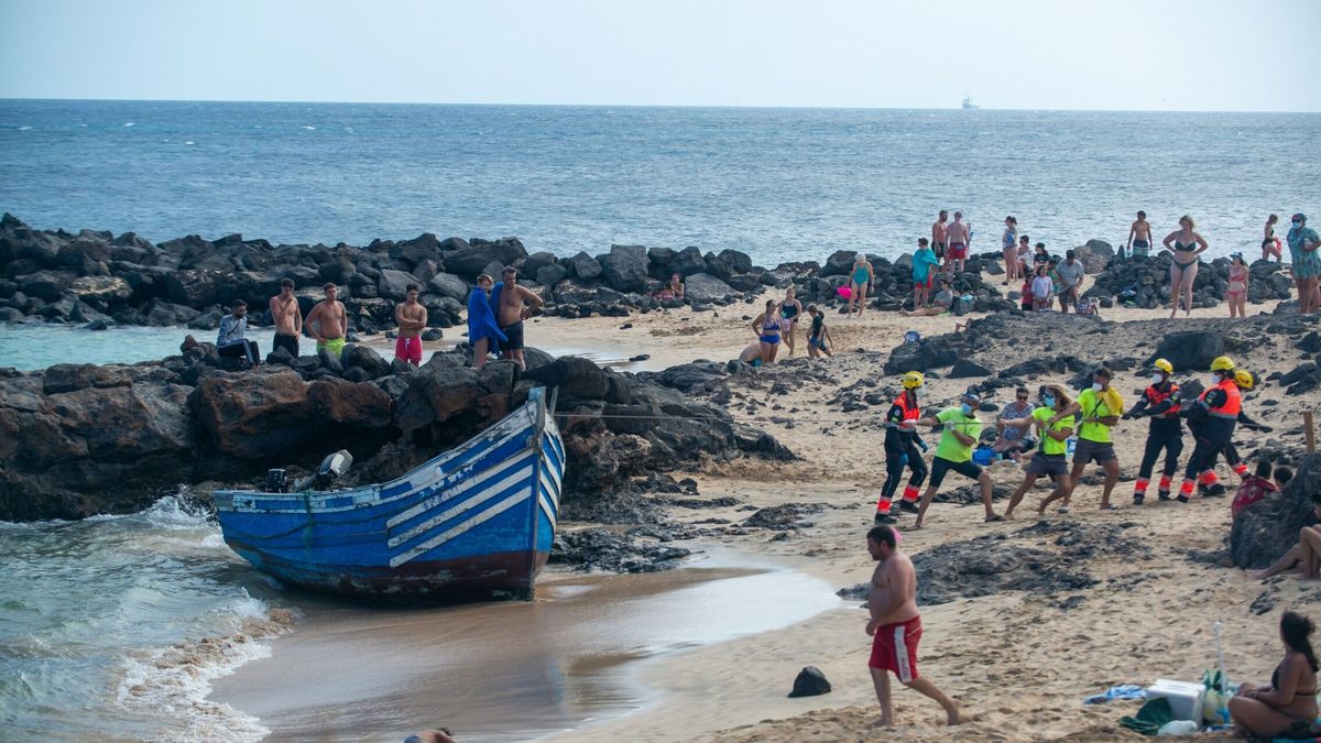 Tres fallecidas y siete u ocho desaparecidos en el naufragio de una patera en Lanzarote