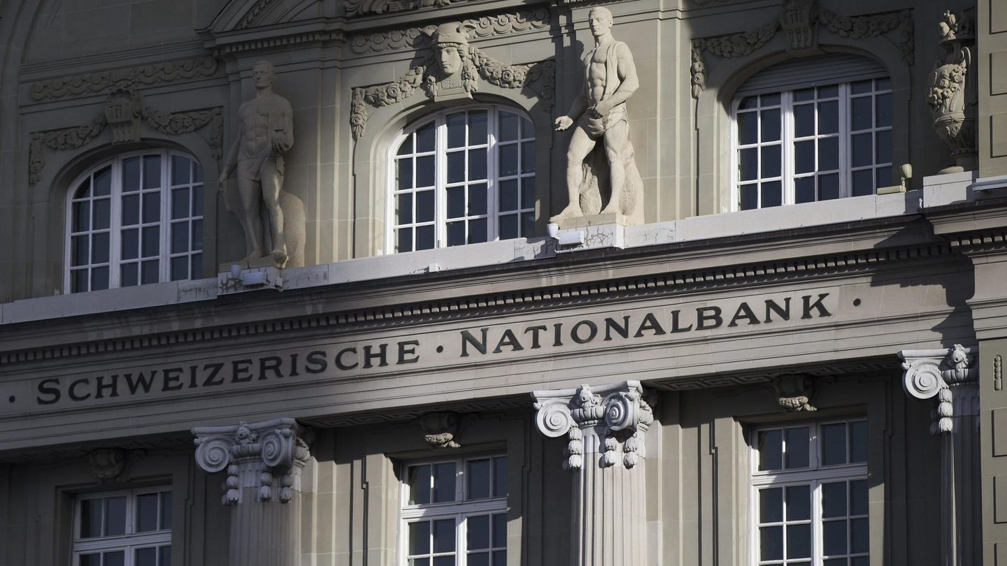 Vista de la fachada del Banco Nacional de Suiza
