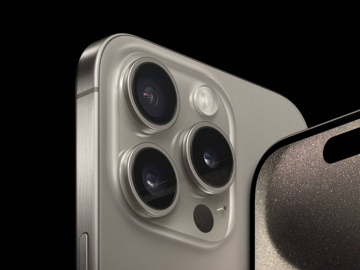 Foto: La disposición de las cámaras del iPhone 15 Pro Max hace posible la grabación de vídeo 3D (Cortesía)