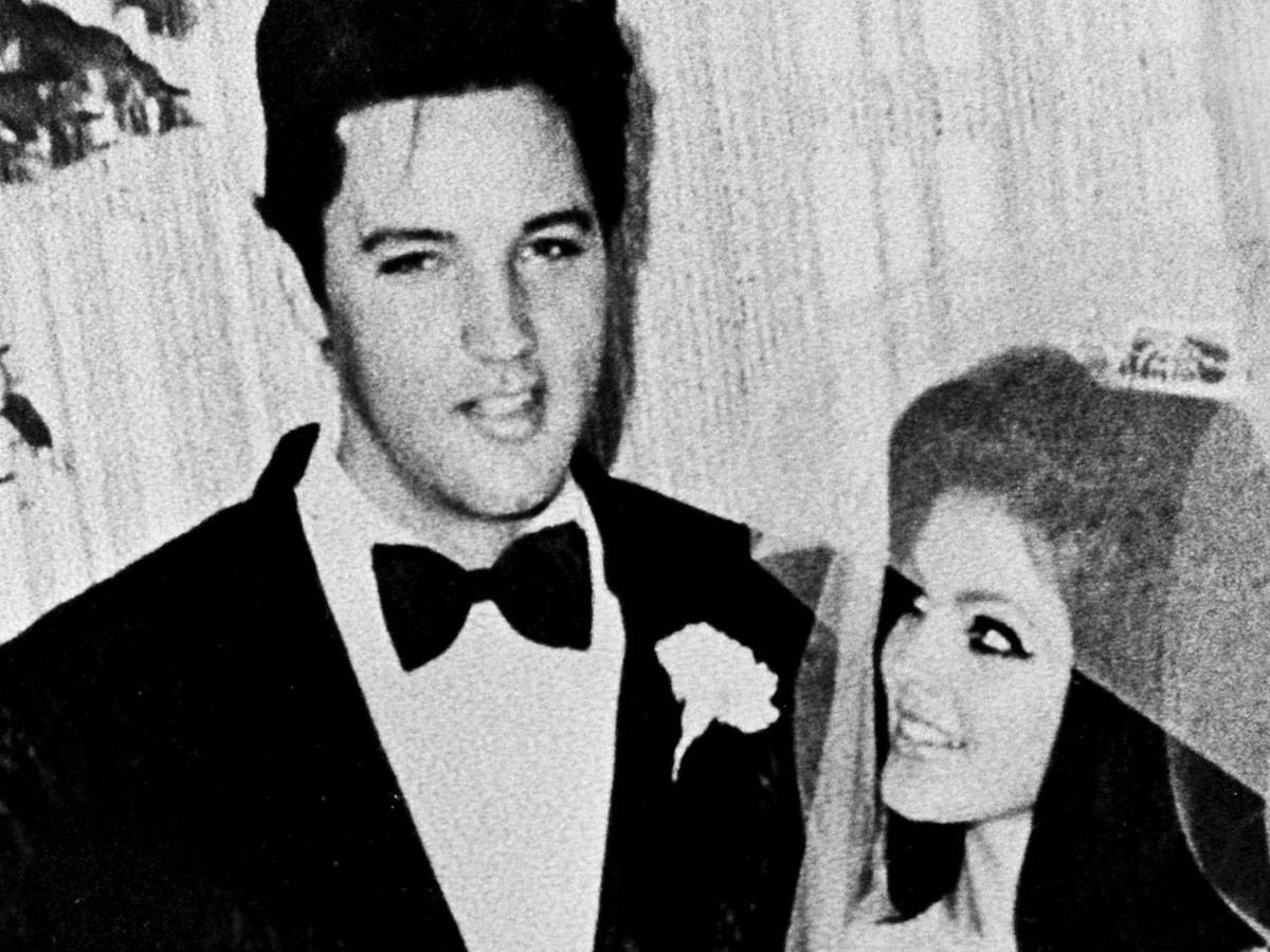 Foto: Elvis Presley y Priscilla, el día de su boda. (Alamy)