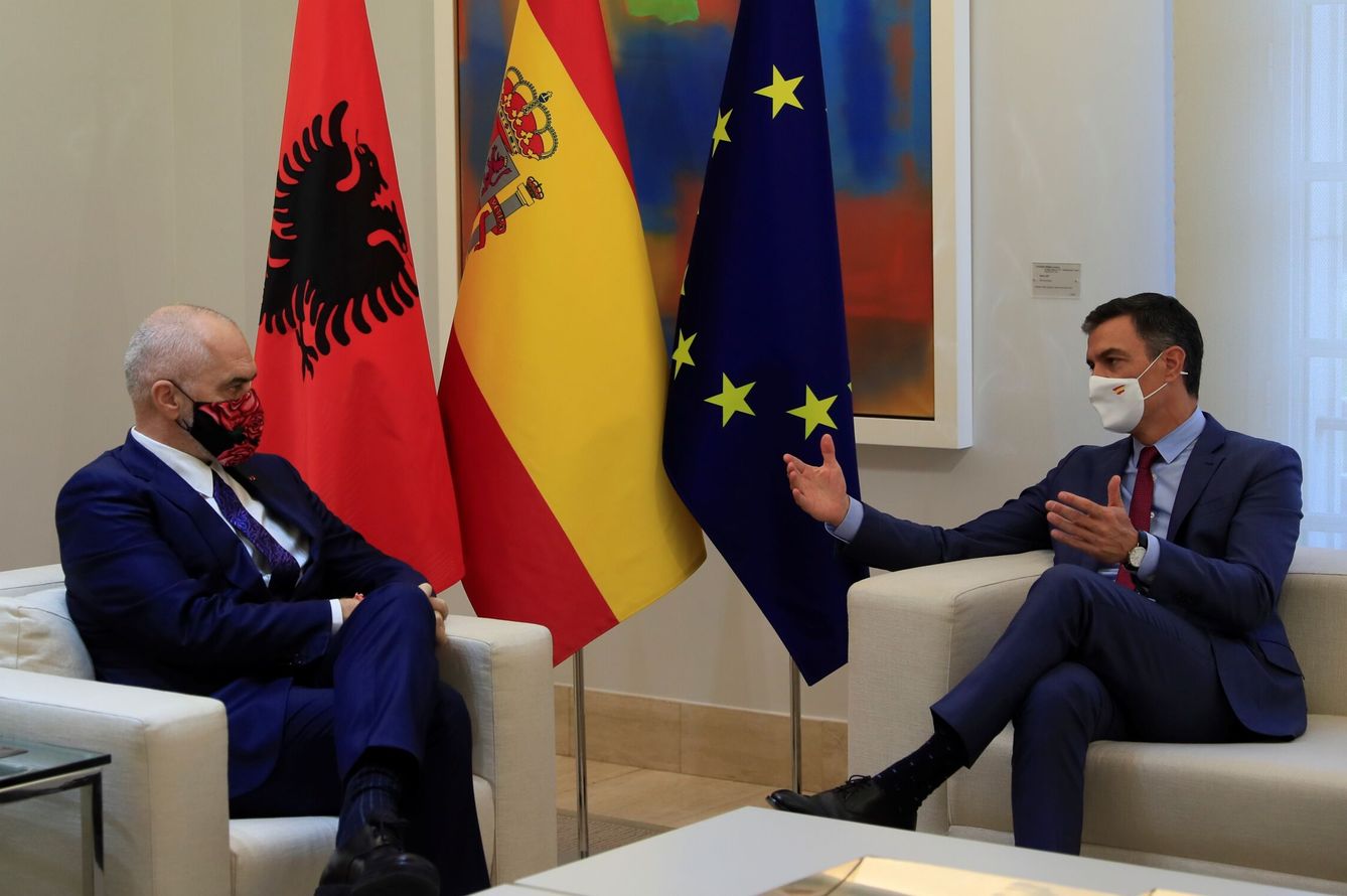 El primer ministro de Albania junto al presidente del Gobierno en Madrid. (EFE)