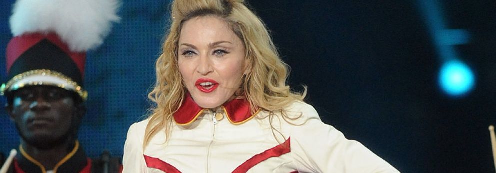 Foto: Madonna continúa con sus brotes exhibicionistas, ahora el tanga en Roma