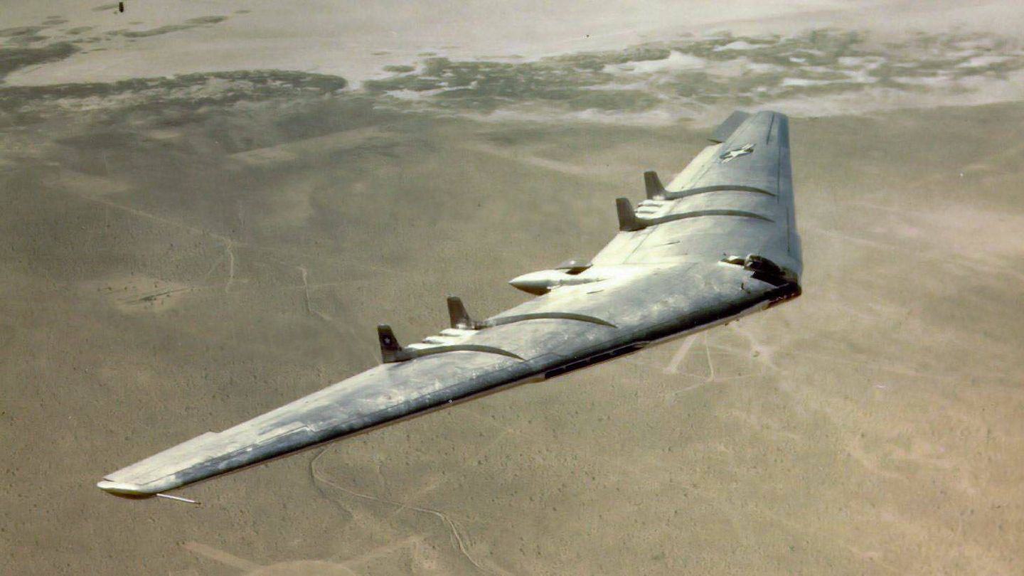 El bombardero pesado experimental en ala de Northrop. (USAF)