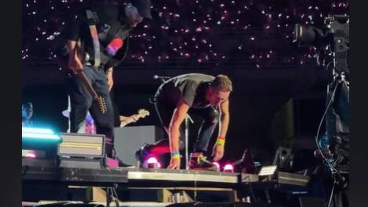 Chris Martin se ve obligado a detener por un fan el último concierto de Coldplay: "Parad, parad"