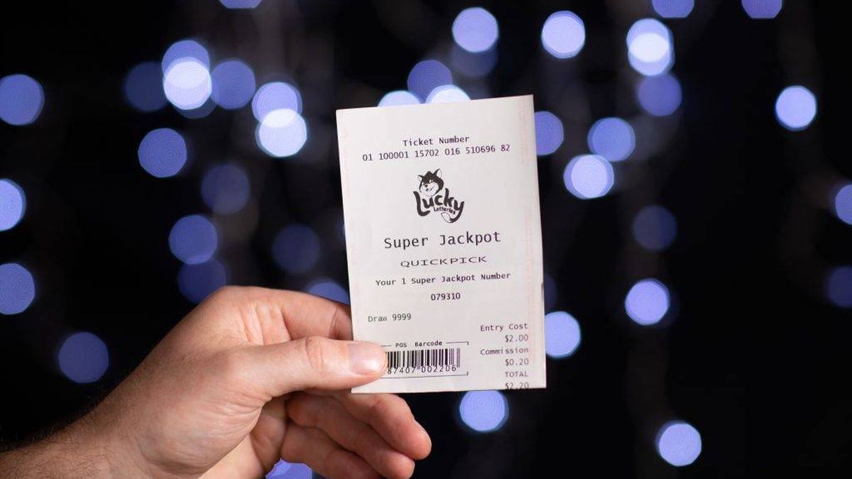 Un hombre gana la lotería tras sentir un impulso extraño para comprar un billete