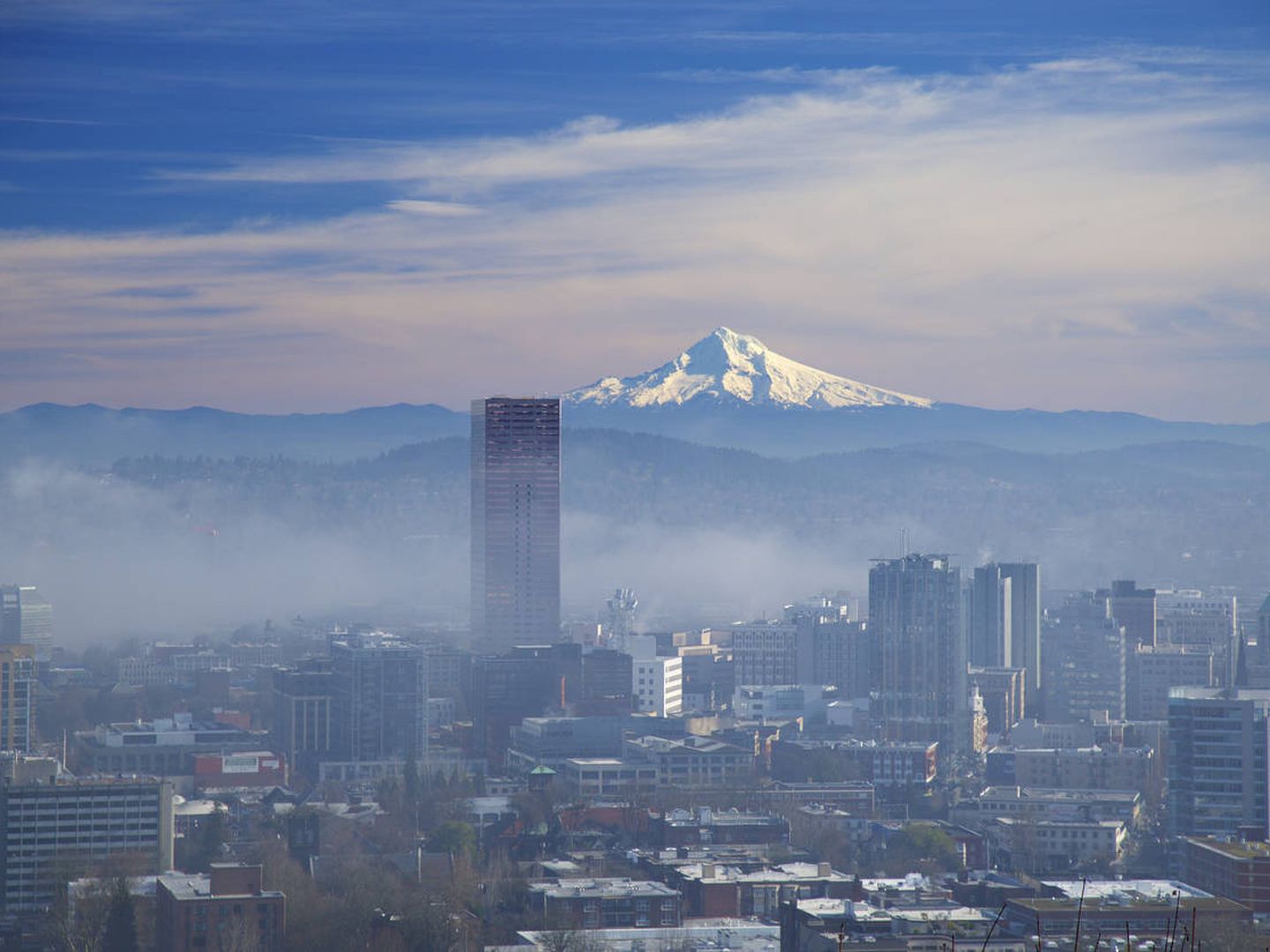 El horizonte de Portland, entre la niebla. (iStock)
