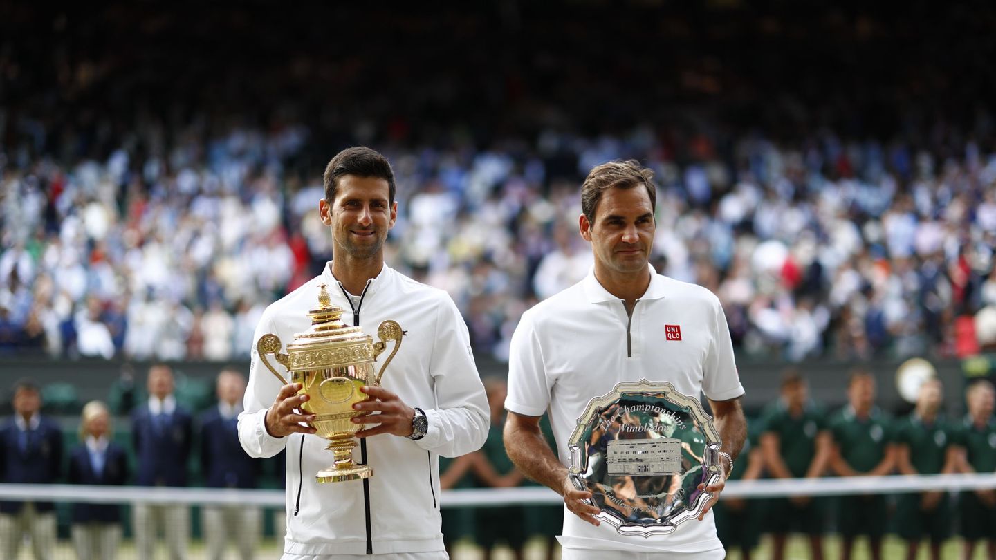 Djokovic y Federer, después de la final de Wimbledon de 2019. (EFE/Phil Powell)