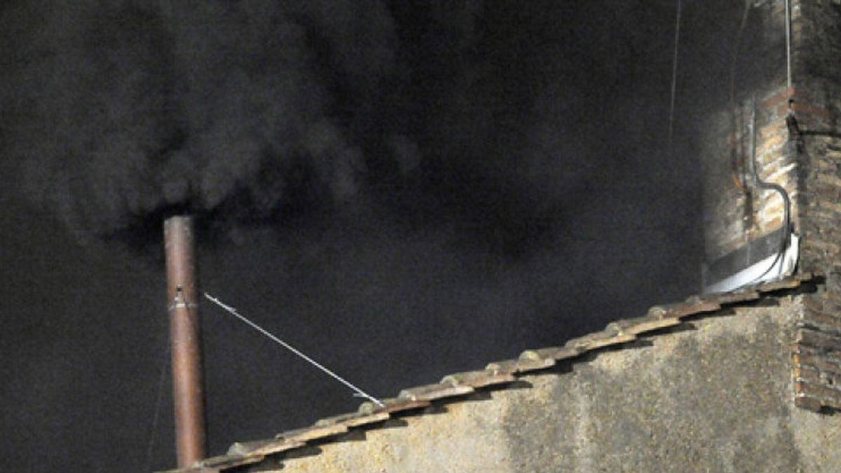 'Fumata' negra en el Vaticano