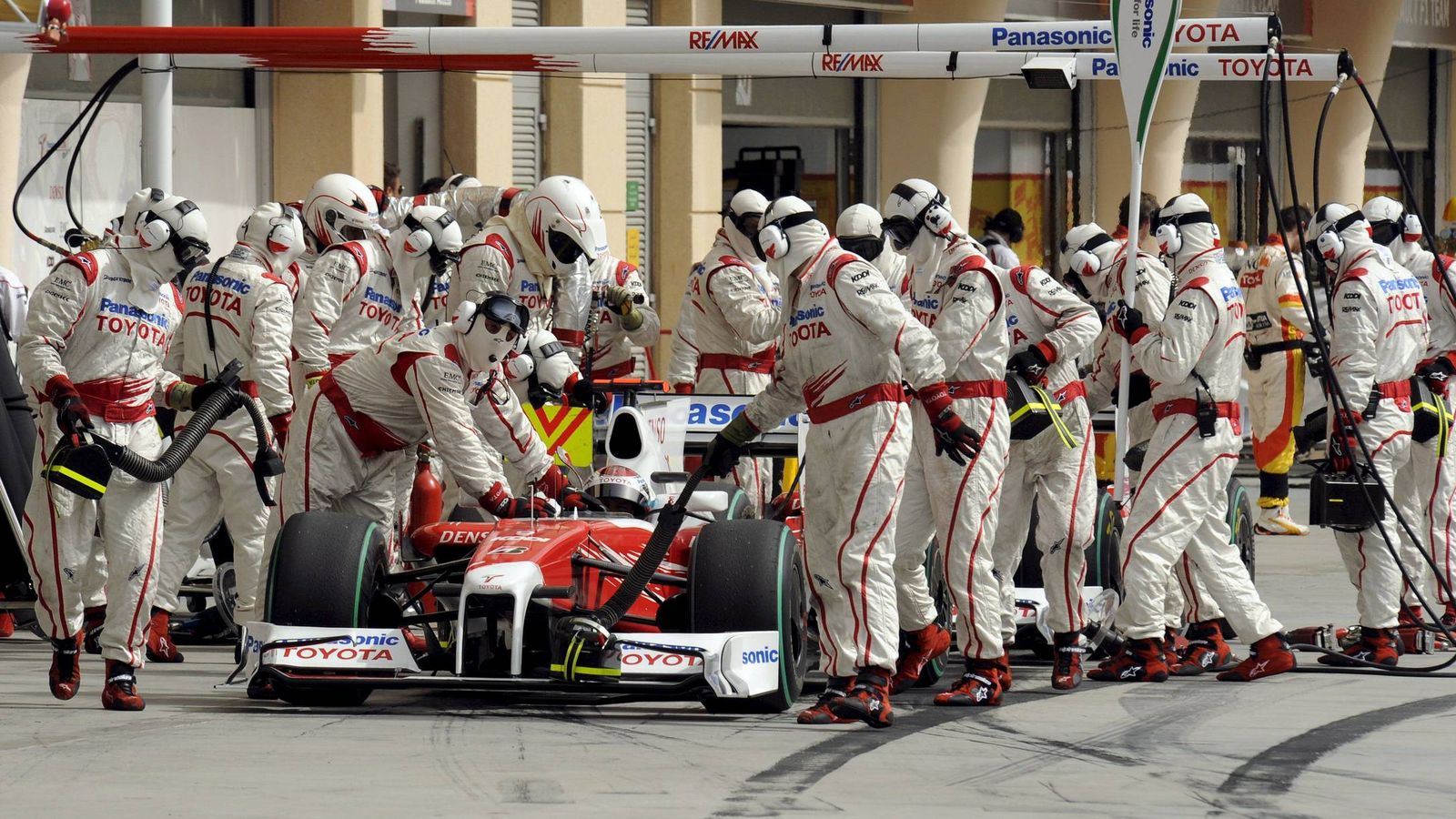 Foto: Un cambio de combustible en Fórmula 1 (EFE)
