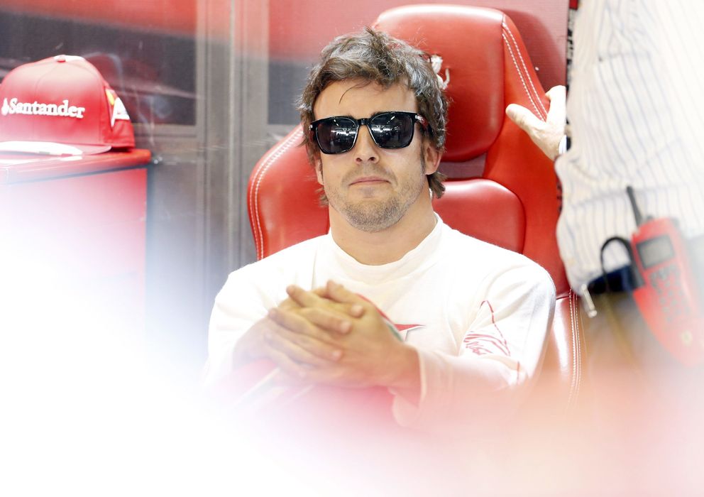 Foto: Fernando Alonso en su box de Abu Dabi.